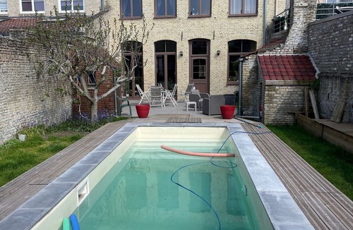 Bergues House | Holiday Home "Le Gite Berguois" with Private Pool and Wi-Fi