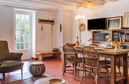 Chiddes House | Holiday Home Le Glaude by Interhome