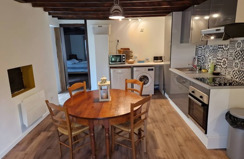 Freychenet House | Holiday Home 'Le Grand Cerf' with Mountain View, Balcony and Wi-Fi
