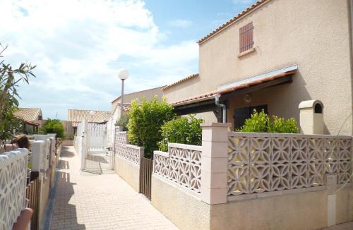 Le Barcares House | Holiday Home le Hameau Catalan-1 by Interhome