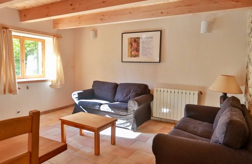 Rieussec House | Holiday Home 'Le Henson, Gîtes Du Pont De Calmel' with Mountain View and Shared Pool