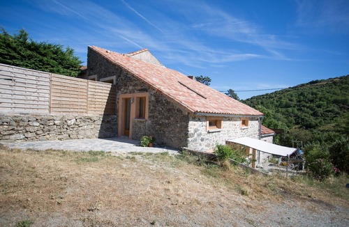 Rieussec House | Holiday Home 'Le Henson, Gîtes Du Pont De Calmel' with Mountain View and Shared Pool