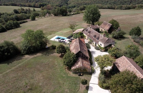 Sainte Croix de Beaumont House | Holiday Home 'Le Mas' with Private Pool, Private Terrace and Wi-Fi