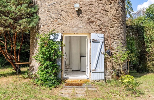 Vertou House | Holiday Home 'Le Moulin De Pen Hoêt' with Shared Garden