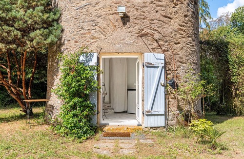 Vertou House | Holiday Home 'Le Moulin De Pen Hoêt' with Shared Garden