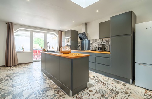 Olonzac House | Holiday Home 'Le Parcours Cathare' with Mountain View, Wi-Fi and Air Conditioning