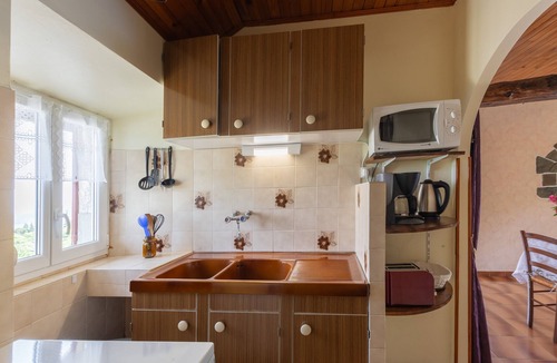 Gravieres House | Holiday Home 'Le Pigeonnier' with Mountain View, Shared Pool and Air Conditioning