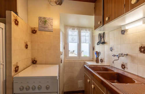 Gravieres House | Holiday Home 'Le Pigeonnier' with Mountain View, Shared Pool and Air Conditioning