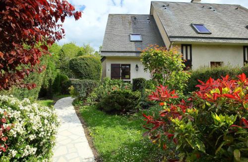 Villers-sur-Mer House | Holiday Home Le Pré Verger-1 by Interhome