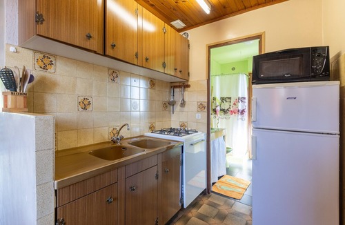 Gravieres Cottage | Holiday Home 'Le Sam-plaît' with Mountain View, Shared Pool and Air Conditioning