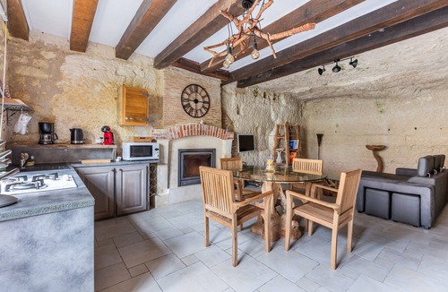 Montresor House | Holiday Home "Le Troglogite Ambraline" with Private Terrace, Private Garden, and Air Conditioning