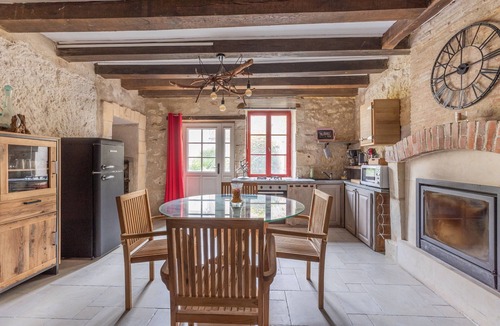 Montresor House | Holiday Home "Le Troglogite Ambraline" with Private Terrace, Private Garden, and Air Conditioning