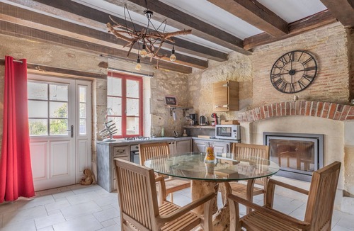 Montresor House | Holiday Home "Le Troglogite Ambraline" with Private Terrace, Private Garden, and Air Conditioning