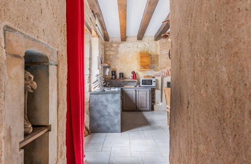 Montresor House | Holiday Home "Le Troglogite Ambraline" with Private Terrace, Private Garden, and Air Conditioning