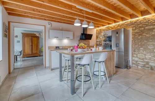 Caraman House | Holiday Home 'Les Echaunes' with Private Terrace, Wi-Fi and Air Conditioning