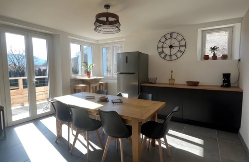 Chabestan House | Holiday Home "Les Gîtes Du Saro" Mountain View, River, Terrace, Garden, Wi-Fi