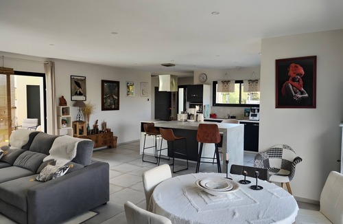 Treilles House | Holiday Home Les Garrigues with Private Pool, Wi-Fi, and Air Conditioning