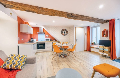 Les Epesses House | Holiday Home 'Les Glycines 1' with Private Terrace, Balcony and Wi-Fi