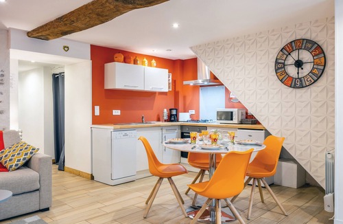 Les Epesses House | Holiday Home 'Les Glycines 1' with Private Terrace, Balcony and Wi-Fi