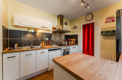 Mios House | Holiday Home “Les Mimosas” with Private Terrace, Wi-Fi and Air Conditioning