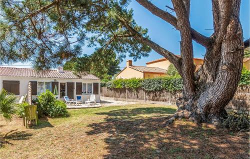 Les Moutiers-en-Retz House | Holiday Home Les Moutiers En Retz Rue De Bois Millet