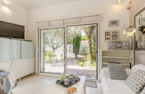 Bourgenay House | Holiday Home Les Oliviers by Interhome