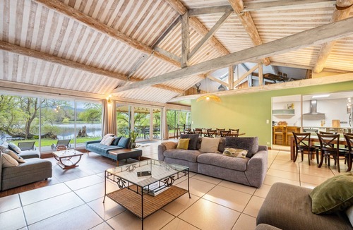 Barbazan House | Holiday Home “Les Pyrénées Au Bord De l’Eau” with Lake View, Private Terraces & Wi-Fi