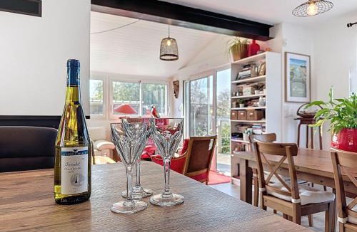 Les Moutiers-en-Retz House | Holiday Home Les Rainettes by Interhome