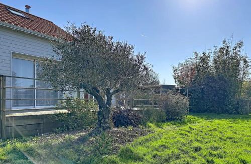 Les Moutiers-en-Retz House | Holiday Home Les Rainettes by Interhome