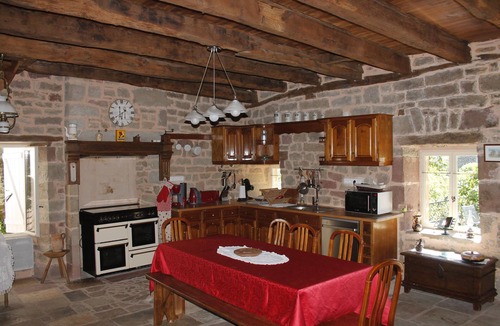 Noailhac House | Holiday Home 'Les Vieilles Treilles' with Private Terrace, Garden, and Air Conditioning
