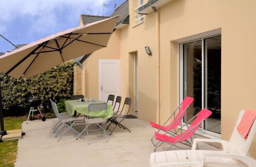 La Turballe House | Holiday Home Les Volets Bleus by Interhome