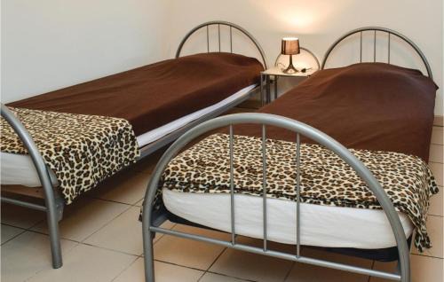 Deux-Jumeaux House | Holiday Home Lieu Dit Les Pavillons