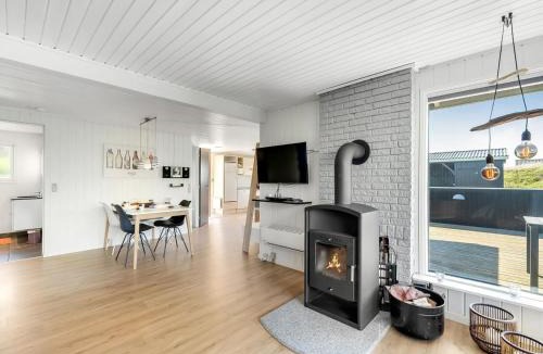 Bjerregard Strand House | Holiday Home Lill - 50m from the sea by Interhome