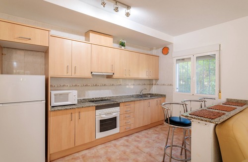 Mutxamel House | Holiday Home 'Limonita' with Private Pool, Wi-Fi and Air Conditioning
