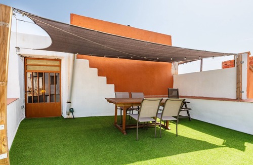 Traiguera House | Holiday Home 'Linda' with Private Terrace, Balcony and Wi-Fi
