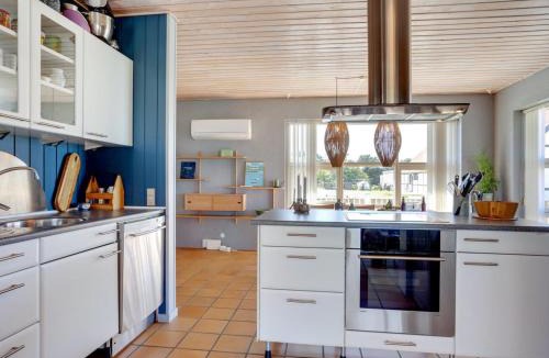 Vestero Havn House | Holiday Home Ljubinko - 50m from the sea by Interhome