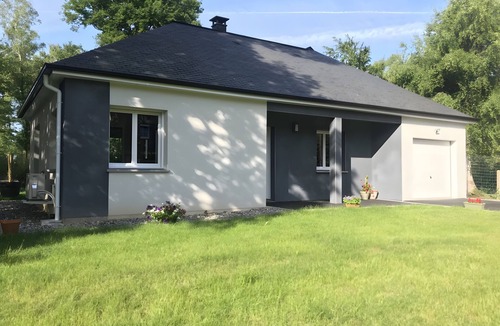 Forges-les-Eaux House | Holiday Home 'Logis Des 2 Chênes' with Private Terrace, Private Garden and Wi-Fi