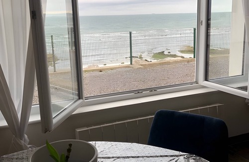 Audinghen House | Holiday Home 'Logement Face Mer' with Sea View