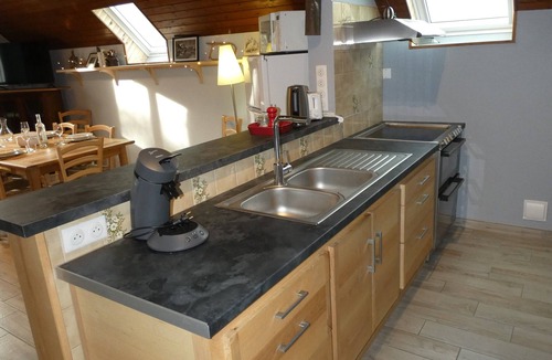 Prechac House | Holiday Home “L’oustal De Préchac” with Mountain View, Private Terrace and Wi-Fi