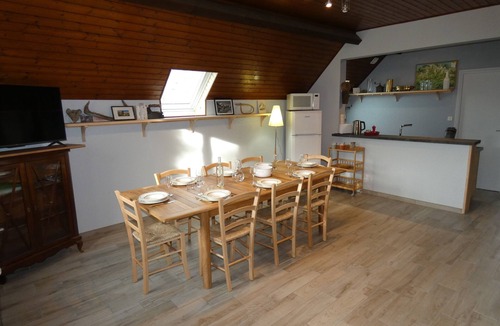 Prechac House | Holiday Home “L’oustal De Préchac” with Mountain View, Private Terrace and Wi-Fi