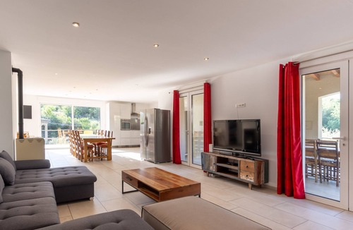 Les Salelles House | Holiday Home 'Luminières 2' with Mountain View, Wi-Fi and Air Conditioning