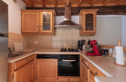 Arcizans-Avant House | Holiday Home 'Maison Anthian' with Private Terrace, Private Garden and Wi-Fi