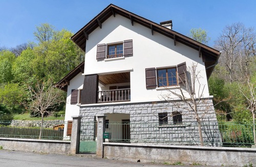 Argeles Gazost House | Holiday Home 'Maison L'arrieulat' with Mountain View, Shared Terrace and Wi-Fi