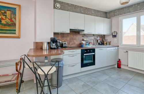 Le Pouliguen House | Holiday Home 'Maison De Famille Paisible' with Private Terrace and Wi-Fi