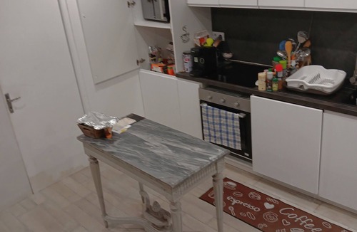 Loches House | Holiday Home 'Maison Au Bord De L'eau' with Shared Terrace, Private Garden and Wi-Fi