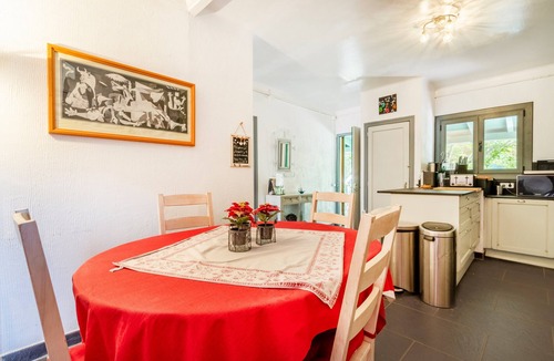 Aramunt House | Holiday Home 'Maison Avec Piscine En Catalogne' with Mountain View, Wi-Fi and Air Conditioning