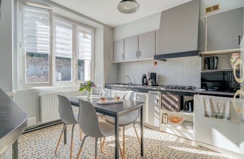 Cancale House | Holiday Home 'Maison Chaleureuse Cancale' with Private Terrace and Private Garden