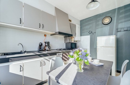 Cancale House | Holiday Home 'Maison Chaleureuse Cancale' with Private Terrace and Private Garden