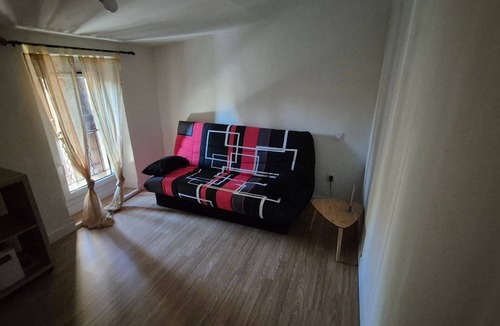 Paulhan House | Holiday Home 'Maison De Village' with Balcony