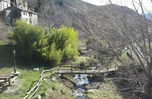 Urbanya House | Holiday Home “Maison Du Pâtre” with Mountain View, Private Terrace and Wi-Fi